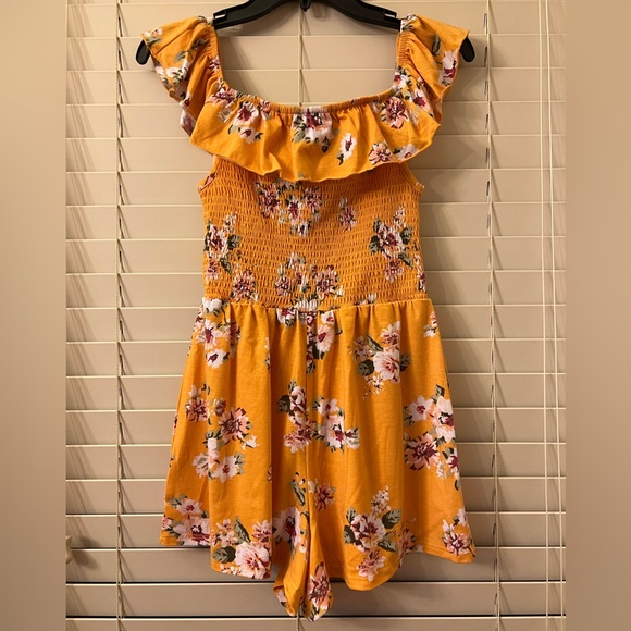 Francesca's Floral Off Shoulder Smocked Romper Juniors Size MEDIUM, Runs Small! - Picture 6 of 14